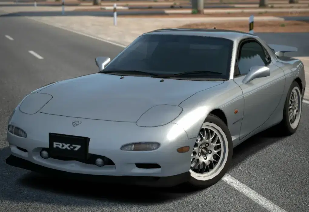 À 80 ans, elle offre sa Mazda RX-7 à Mazda!