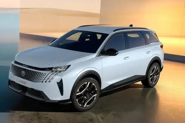 Peugeot E-5008 Dual Motor: l’électrique sportif taille XXL
