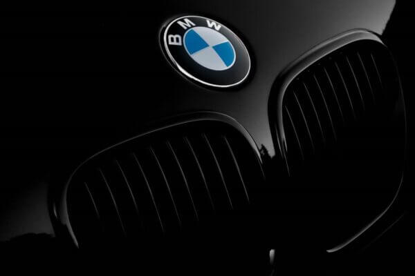 BMW ose la voiture connectée par satellite en France