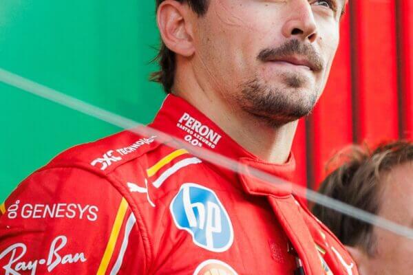 Charles Leclerc fait sensation au McDrive après Imola en Ferrari