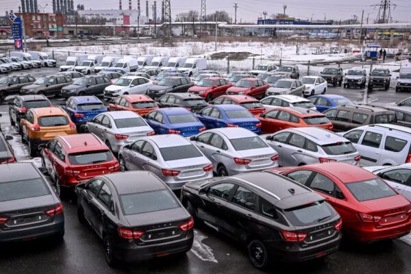 Marché automobile russe: crise profonde en 2025