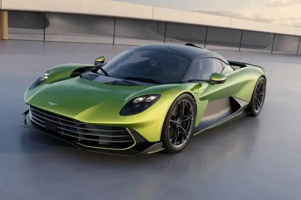 Aston Martin Valhalla: la supercar hybride s’impose à Monaco