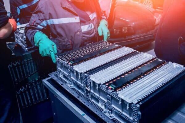 Voitures électriques: la batterie chinoise ininflammable révolutionne la sécurité