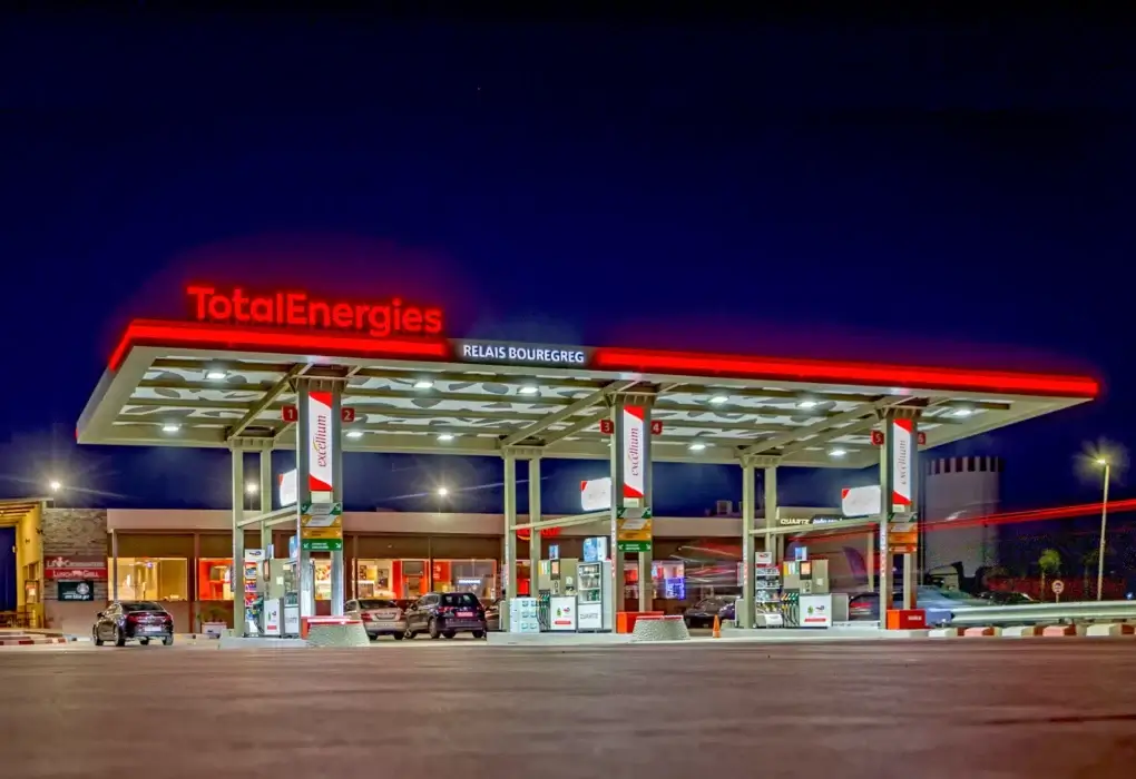 TotalEnergies: bénéfice en chute libre, résultats solides en 2025