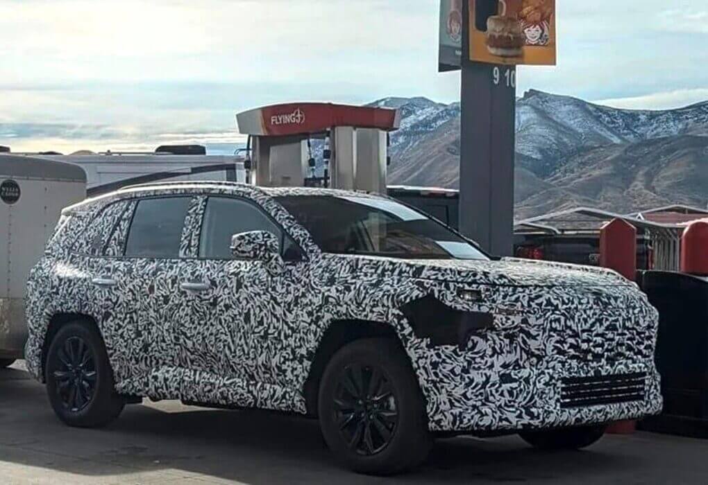Premières images du Toyota Rav4: le teaser qui divise