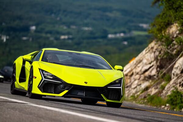 Lamborghini Fenomeno: une supercar hybride de tous les superlatifs