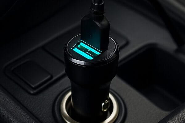 Quel chargeur USB voiture choisir pour vos vacances en toute sérénité