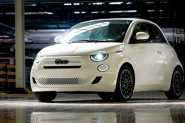 Fiat 500 Hybrid 2025: Retour surprise du thermique à Milan