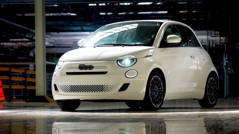 Fiat 500 Hybrid 2025: Retour surprise du thermique à Milan