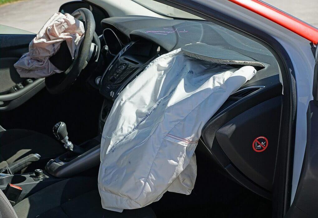 crash test, collision, rear-end collision, 60 km h, diversion, liability, insurance, mobile, smartphone, car insurance, airbag, driver, passenger, open, insurance, car insurance, airbag, airbag, airbag, airbag, airbag