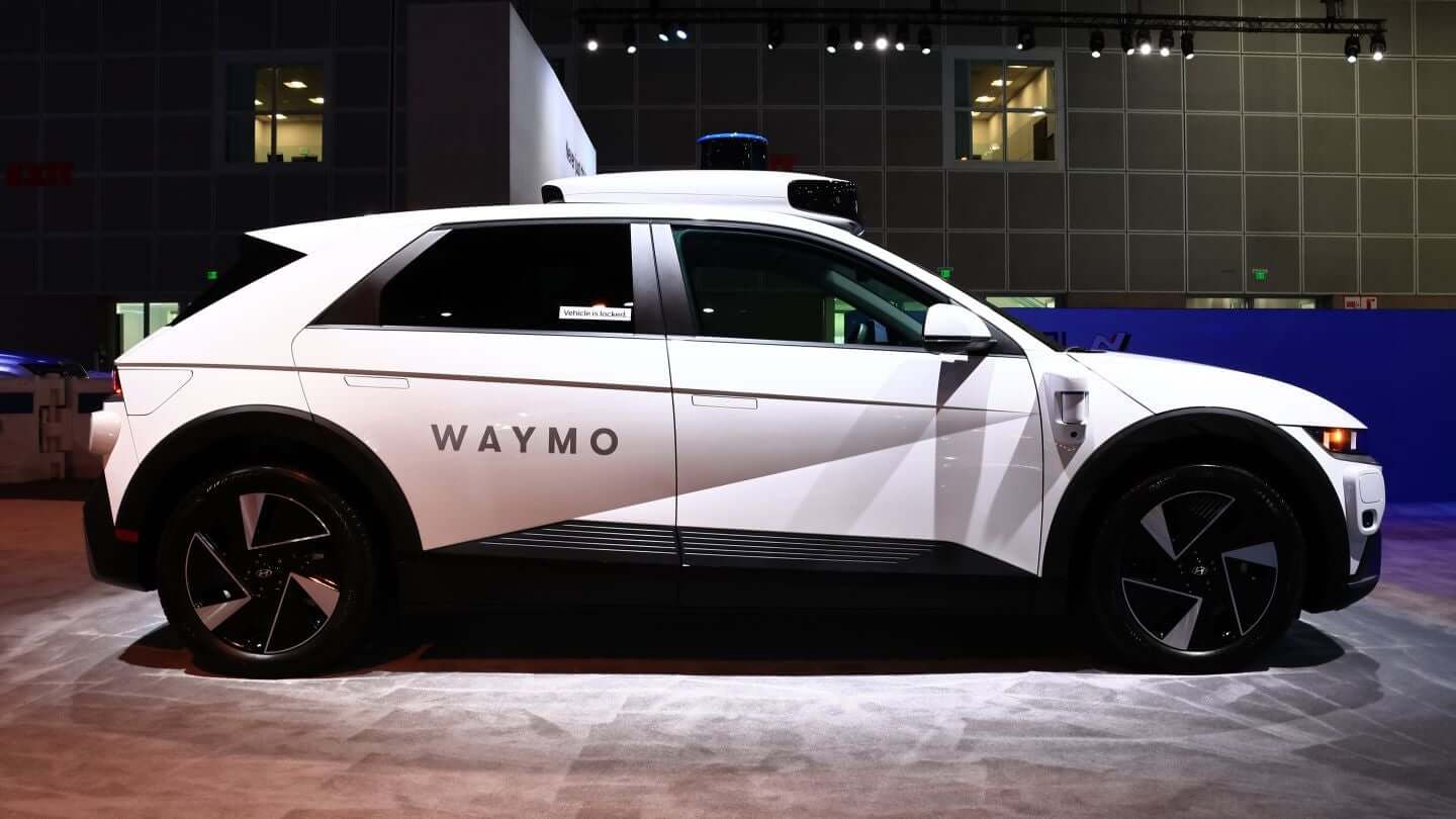 28f70dff-42db-4337-ade5-1fc5300f350d