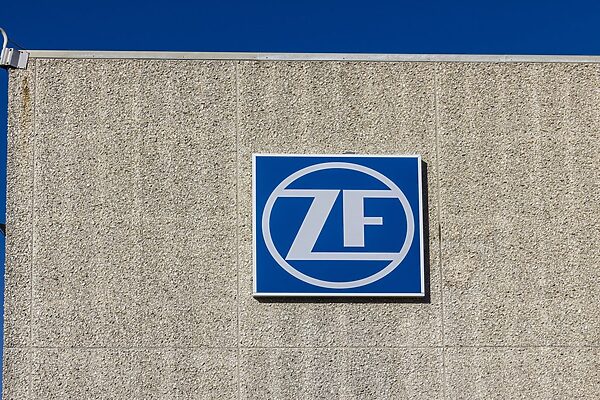 ZF réduit sa dette et prépare d’autres cessions