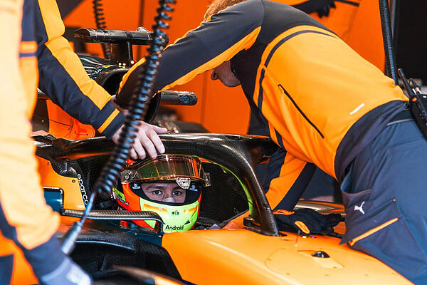 Leonardo Fornaroli reprend le volant chez McLaren