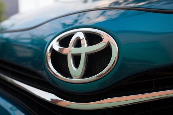 Yoshihiro Nakata représentant Toyota Motor Europe lors d’un événement automobile à Bruxelles