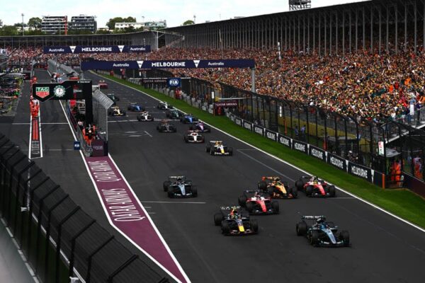 Monoplace de Formule 1 en piste lors d’un Grand Prix