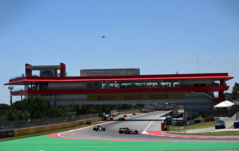 George Russell au volant de la Mercedes lors des essais libres à Barcelone