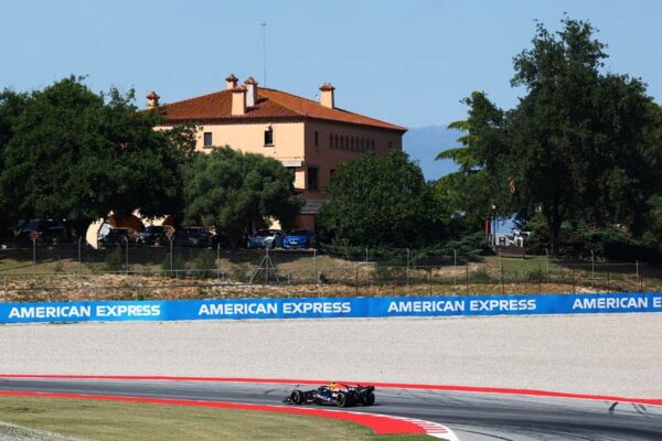 Max Verstappen au volant de la Red Bull sur le circuit de Barcelone-Catalogne