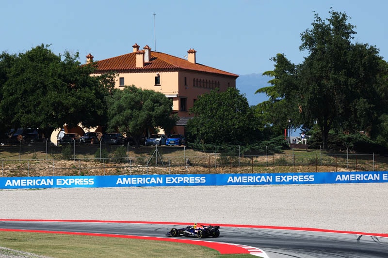 Max Verstappen au volant de la Red Bull sur le circuit de Barcelone-Catalogne