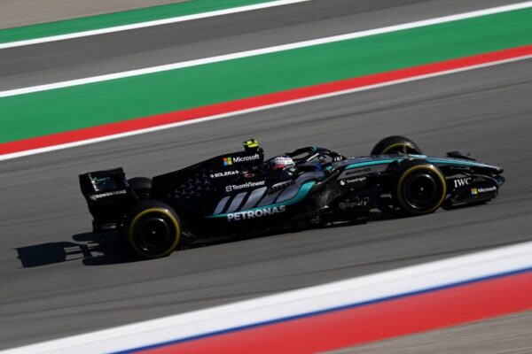 Monoplace de F1 en piste à Barcelone lors des essais libres