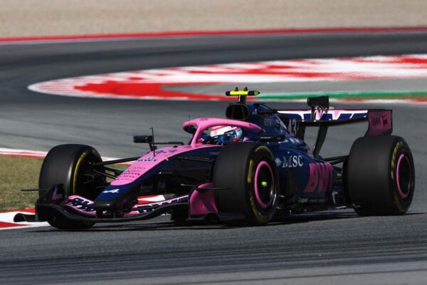 Pierre Gasly au volant de l'Alpine sur le circuit de Barcelone-Catalogne
