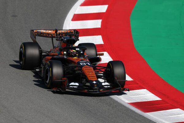 Lando Norris au volant de la McLaren MCL40 au GP Barcelone-Catalogne