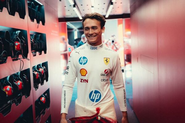 Charles Leclerc au volant de la Ferrari SF-26 sur le circuit de Barcelone-Catalogne