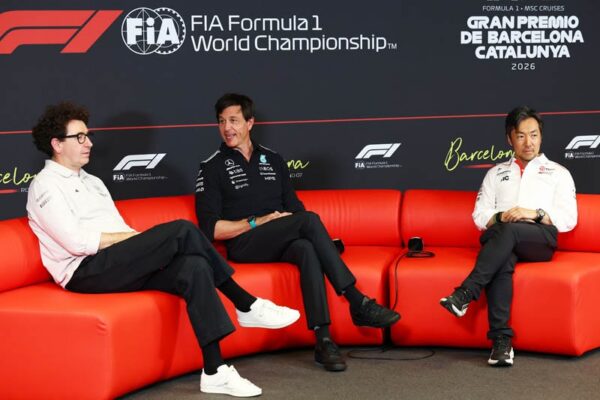 Monoplaces de F1 dans le paddock du circuit de Barcelona-Catalunya