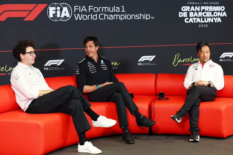 Monoplaces de F1 dans le paddock du circuit de Barcelona-Catalunya