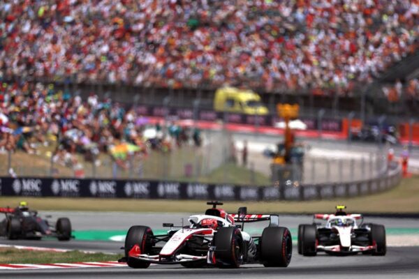 Esteban Ocon au volant de la Haas VF-26 au GP de Barcelone-Catalogne