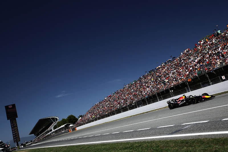 Max Verstappen au volant de la Red Bull sur le circuit de Barcelone-Catalogne
