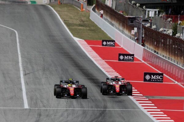 Charles Leclerc dans le paddock après un nouvel abandon en Formule 1.