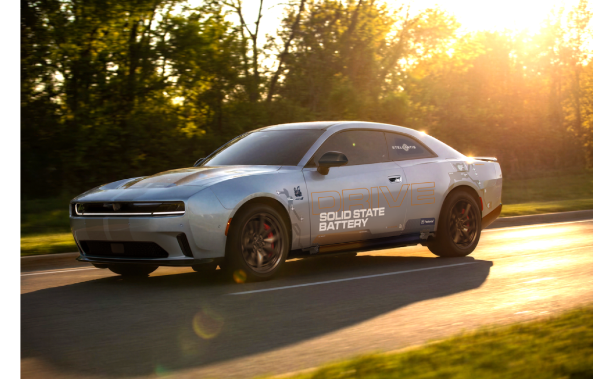 Dodge Charger Daytona de développement utilisée pour tester une batterie solide Factorial FEST avec Stellantis.