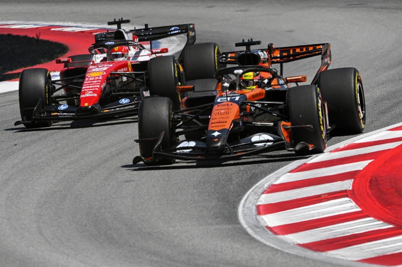 Lando Norris en conférence dans le paddock de F1 après une course marquée par le regain de forme de Ferrari.