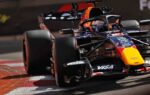 Laurent Mekies devant le garage Red Bull lors d’un Grand Prix de F1.