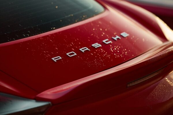 Michael Leiters lors d’une présentation Porsche consacrée à la stratégie industrielle et produit de la marque.