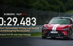 Une Xiaomi YU7 GT électrique engagée sur la Nordschleife du Nürburgring lors d’un tour en conduite autonome.