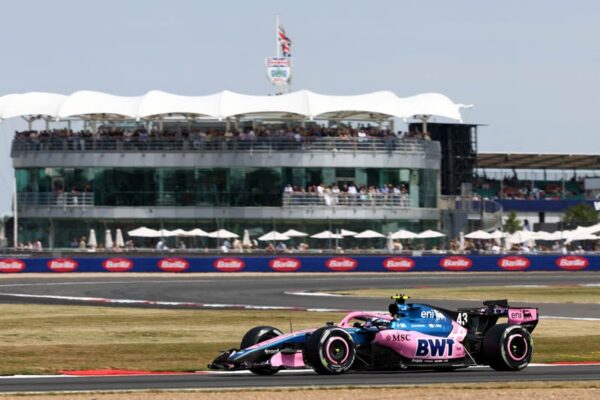 Pierre Gasly au volant de l’Alpine sur le circuit de Silverstone lors du GP de Grande-Bretagne.