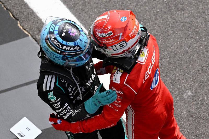 Charles Leclerc célèbre sa victoire au Grand Prix de Grande-Bretagne à Silverstone.