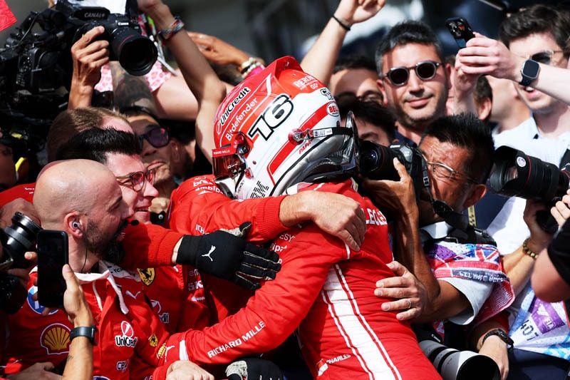 Charles Leclerc au volant de la Ferrari à Silverstone après sa victoire en F1.