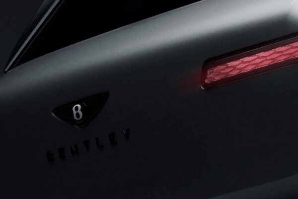 Le SUV électrique Bentley Torcal annoncé comme premier modèle de série 100 % électrique de la marque britannique.