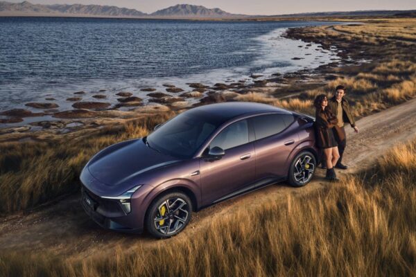 Le Xpeng L03 présenté à Munich, SUV coupé électrique centré sur l’intelligence artificielle.