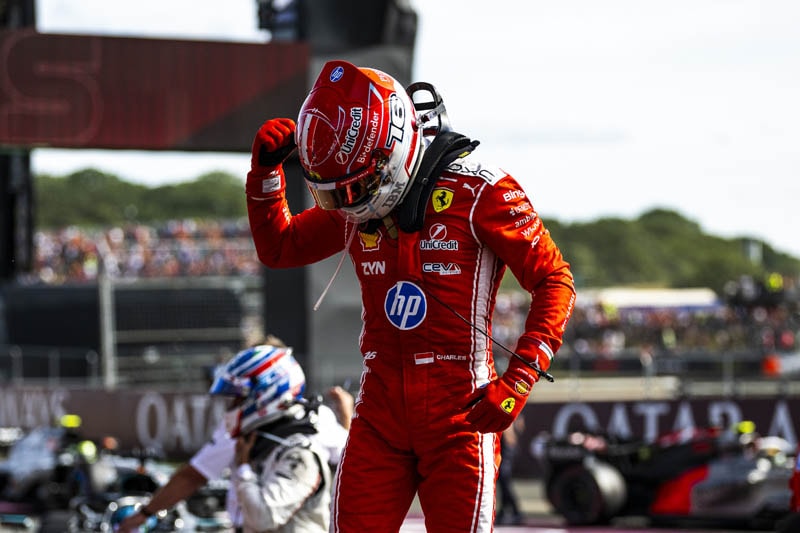 Charles Leclerc au volant de la Ferrari de Formule 1 lors d’un week-end de Grand Prix.
