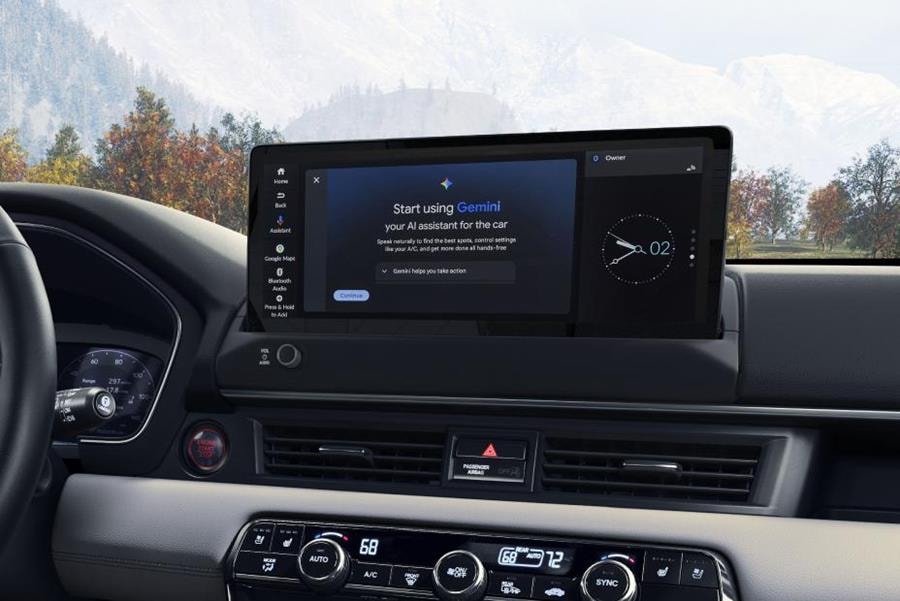Habitacle d’un modèle Honda équipé de Google Built-in affichant l’assistant Google Gemini.
