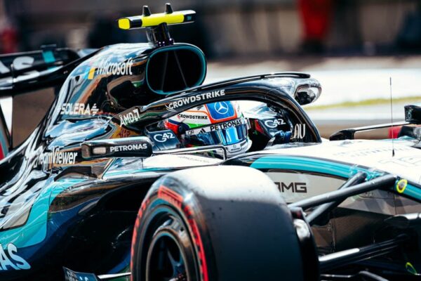 Kimi Antonelli en piste avec sa Mercedes lors des essais libres de F1 à Spa.