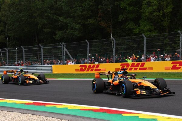 Oscar Piastri au volant de sa McLaren pendant le week-end de F1 à Spa.