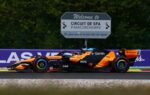Oscar Piastri au volant de sa monoplace McLaren lors d’un Grand Prix de Formule 1.