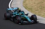 Fernando Alonso au volant de l'Aston Martin profondément remaniée pendant les essais libres.
