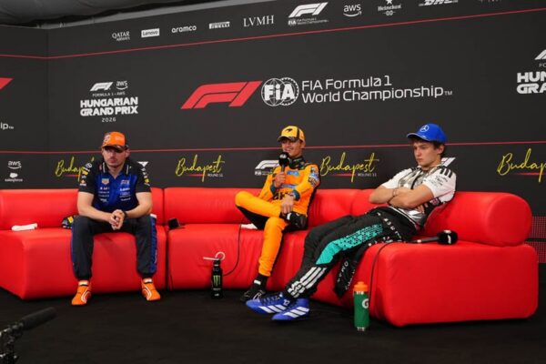 Lando Norris, Max Verstappen et Kimi Antonelli lors de la conférence de presse après le Grand Prix de Hongrie.