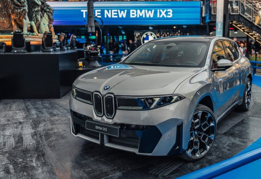 Un BMW iX3 Neue Klasse équipé de la plateforme Snapdragon Ride Pilot développée avec Qualcomm.