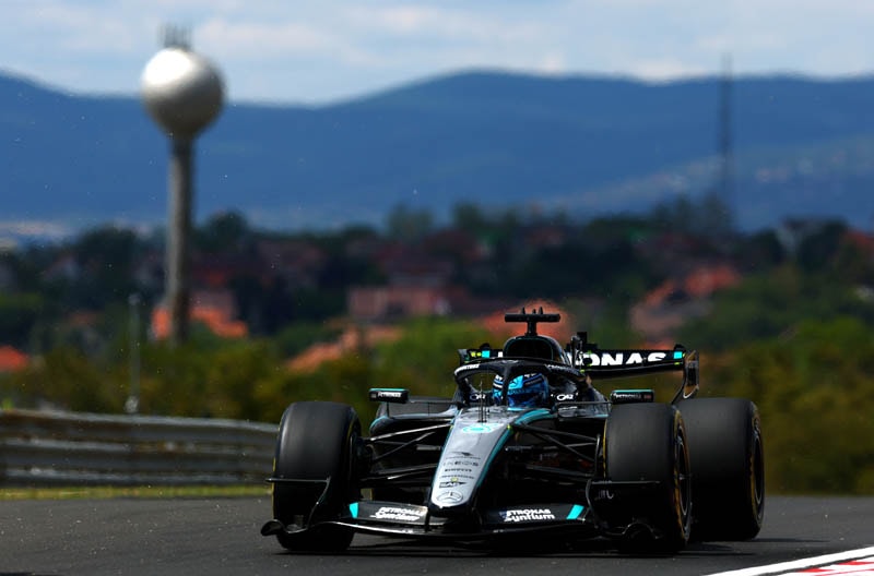 George Russell au volant de sa Mercedes lors du Grand Prix de Hongrie.